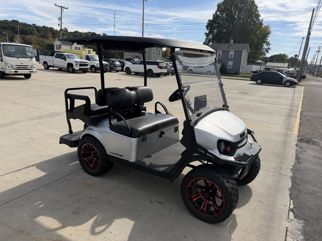 2026 E-Z-GO Express 4 Explorer 13.5-hp Gas — photo 3