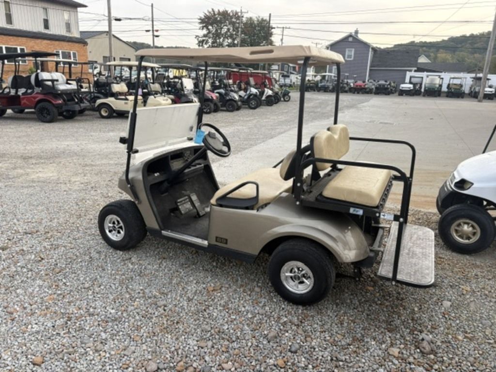 2012 E-Z-GO TXT Gas 13.5 HP — photo 2