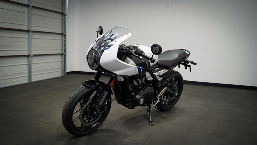 New Triumph Thruxton 400 Phantom Black / Aluminium Silver 2026