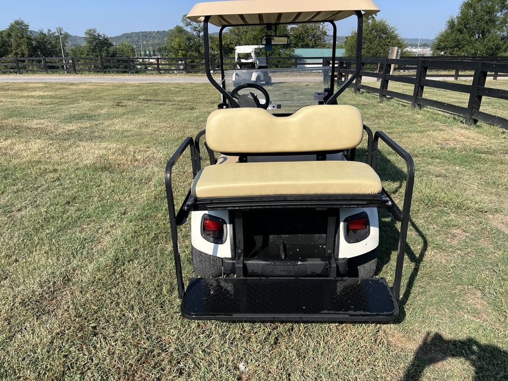2018 E-Z-GO TXT® Gas — photo 3