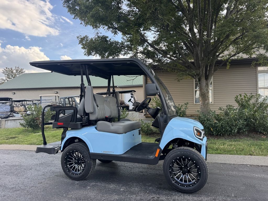 2027 E-Z-GO Liberty 4 XTL ELiTE Lithium Powertrain LSV — photo 3