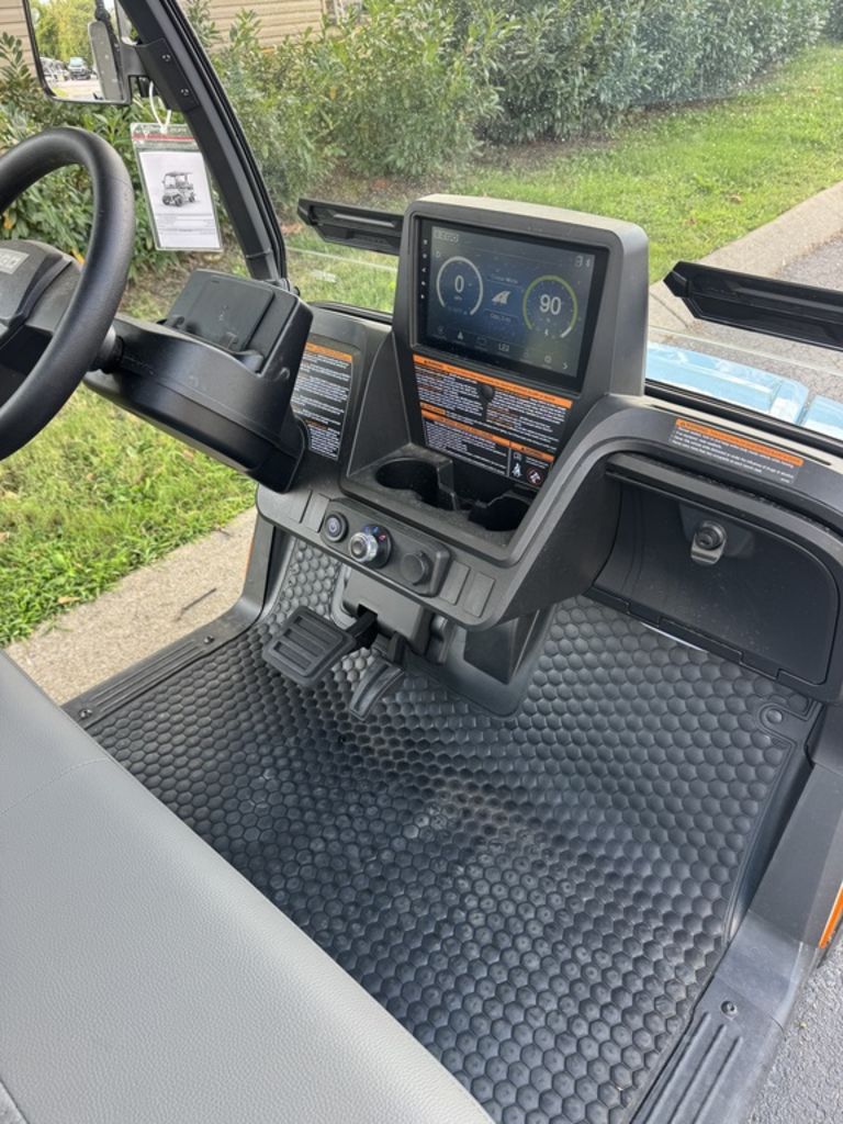 2027 E-Z-GO Liberty 4 XTL ELiTE Lithium Powertrain LSV — photo 7