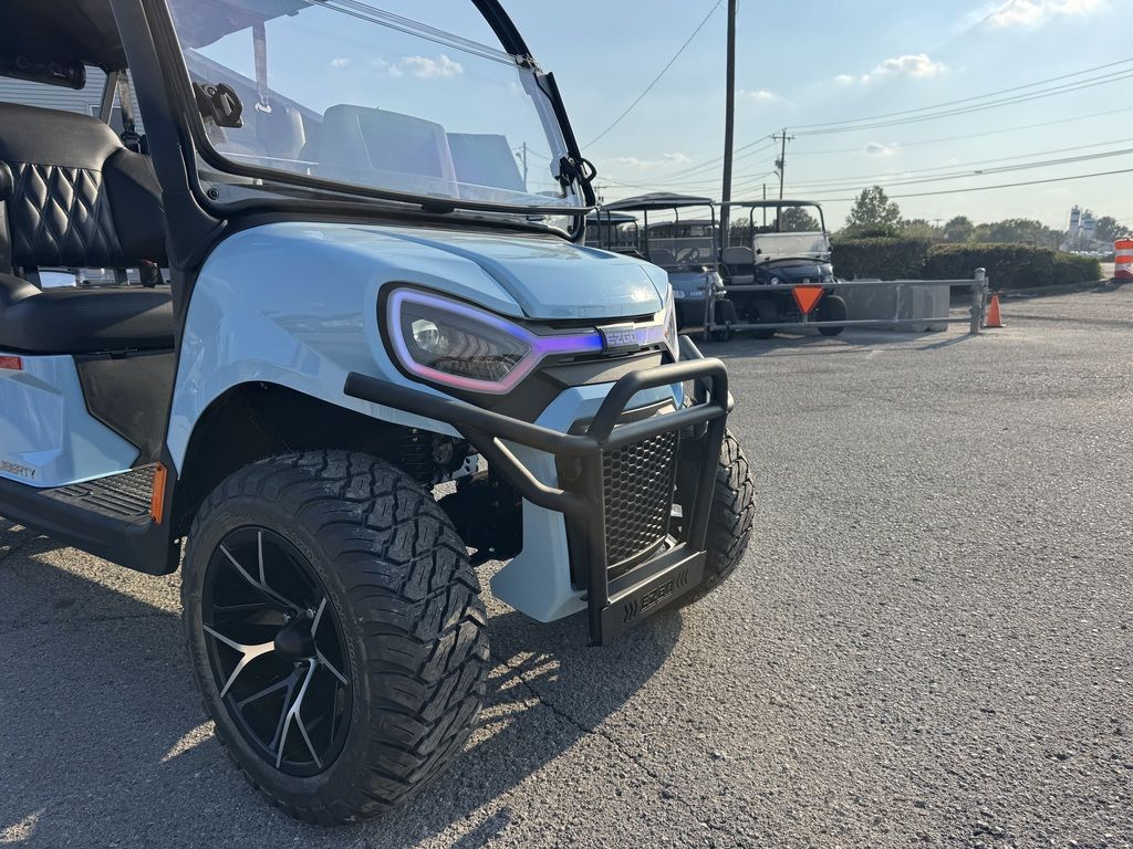 2027 E-Z-GO Liberty 4F XTL ELiTE Lithium Powertrain — photo 4