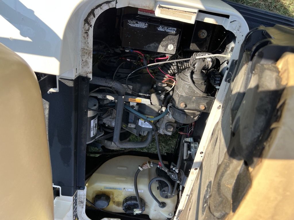 2018 E-Z-GO TXT® Gas — photo 8