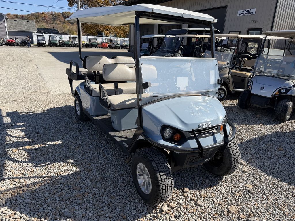 2021 E-Z-GO Express S6 Gas — photo 2