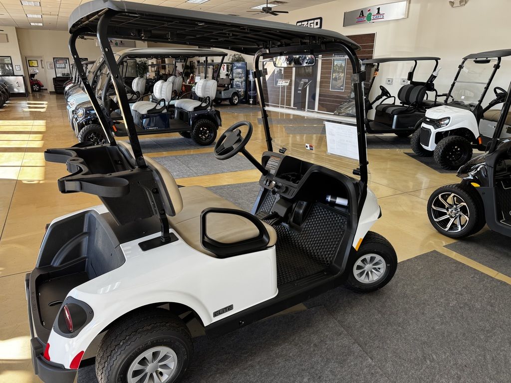 2027 E-Z-GO RXV 2 Freedom Elite Lithium — photo 4