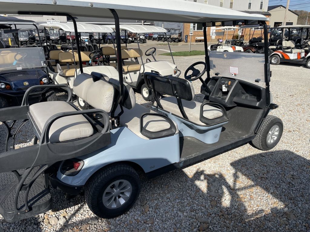 2021 E-Z-GO Express L6 Gas — photo 3