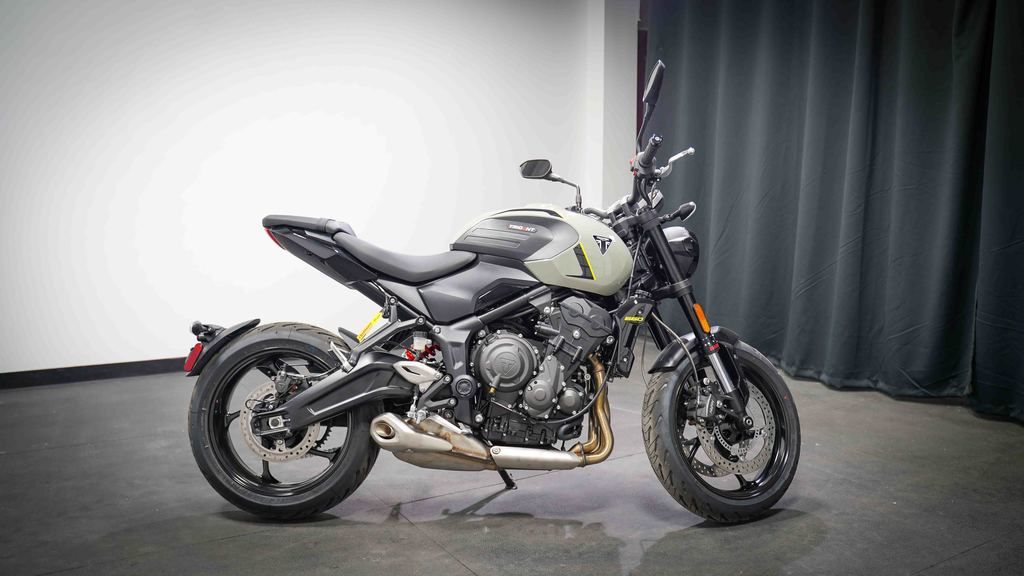 New Triumph Trident 660 Stone grey 2026