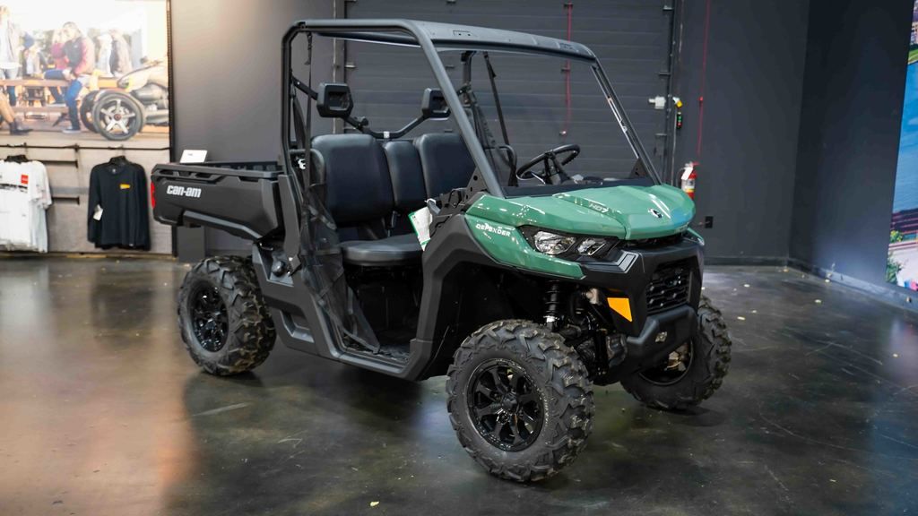 New Can-Am® Defender DPS HD7 Compass Green 2026