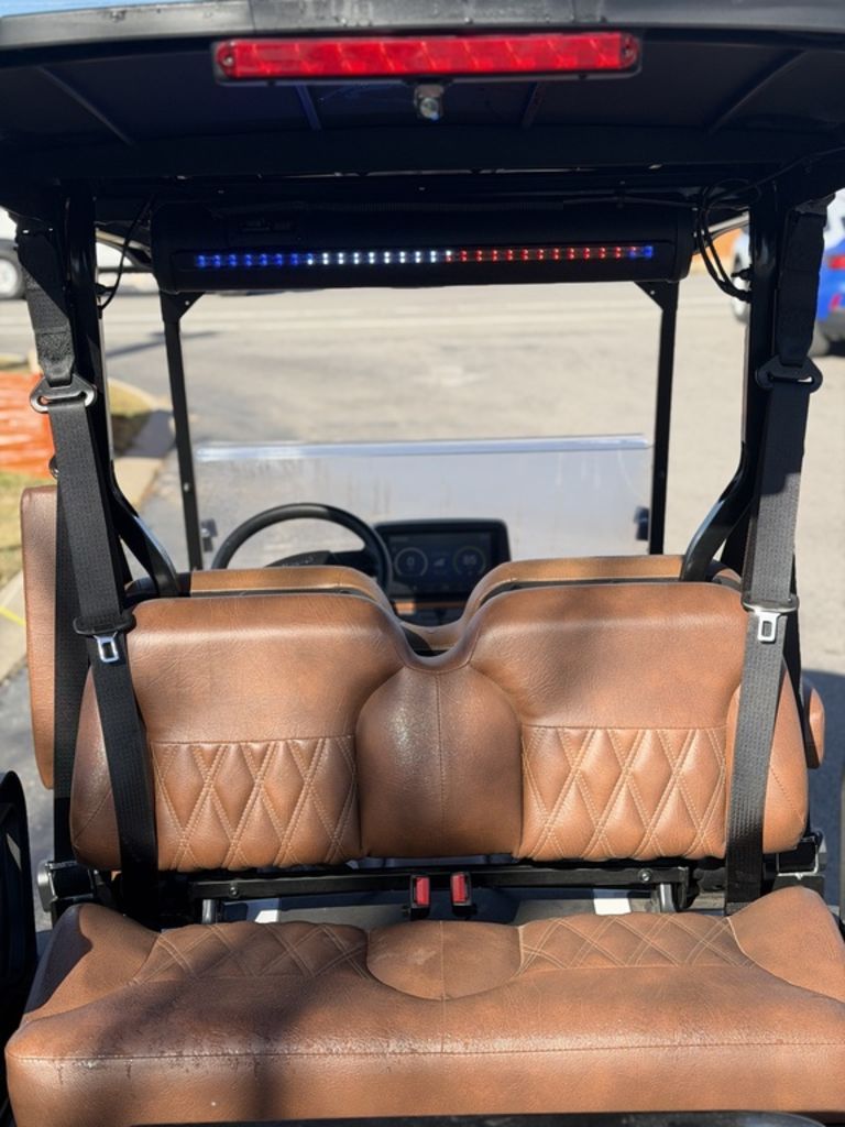 2027 E-Z-GO Liberty 4 XTL ELiTE Lithium Powertrain — photo 6