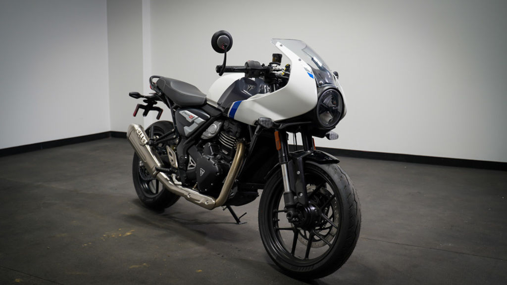 New Triumph Thruxton 400 Phantom Black / Aluminium Silver 2026