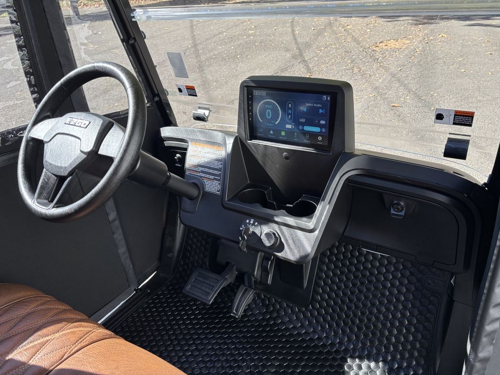 2026 E-Z-GO RXV 2 Freedom Elite Lithium — photo 5