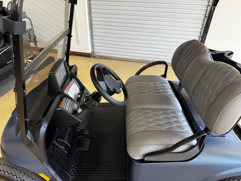 2027 E-Z-GO RXV 2 Freedom Elite Lithium — photo 3