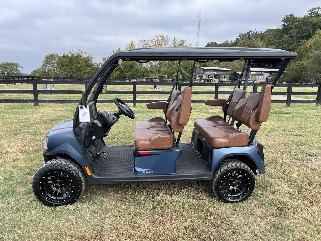 2027 E-Z-GO Liberty 4F XTL ELiTE Lithium Powertrain LSV — photo 2