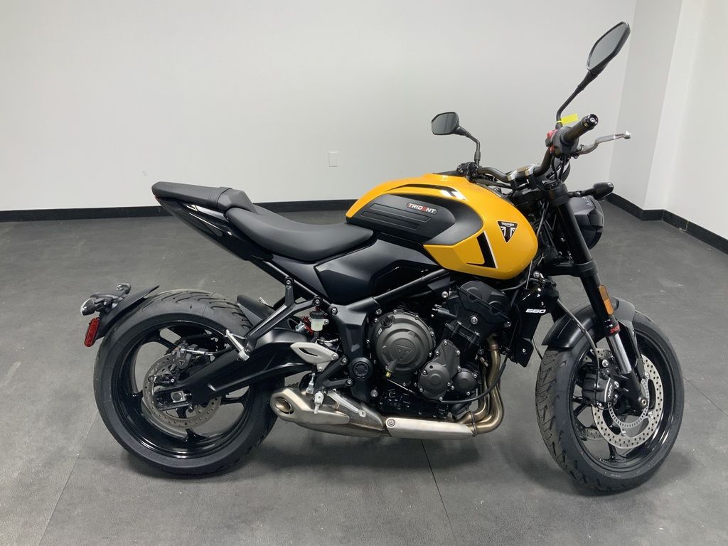 New Triumph Trident 660 Cosmic yellow 2026