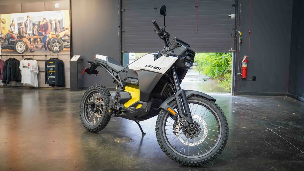 New Can-Am® Origin White 2025
