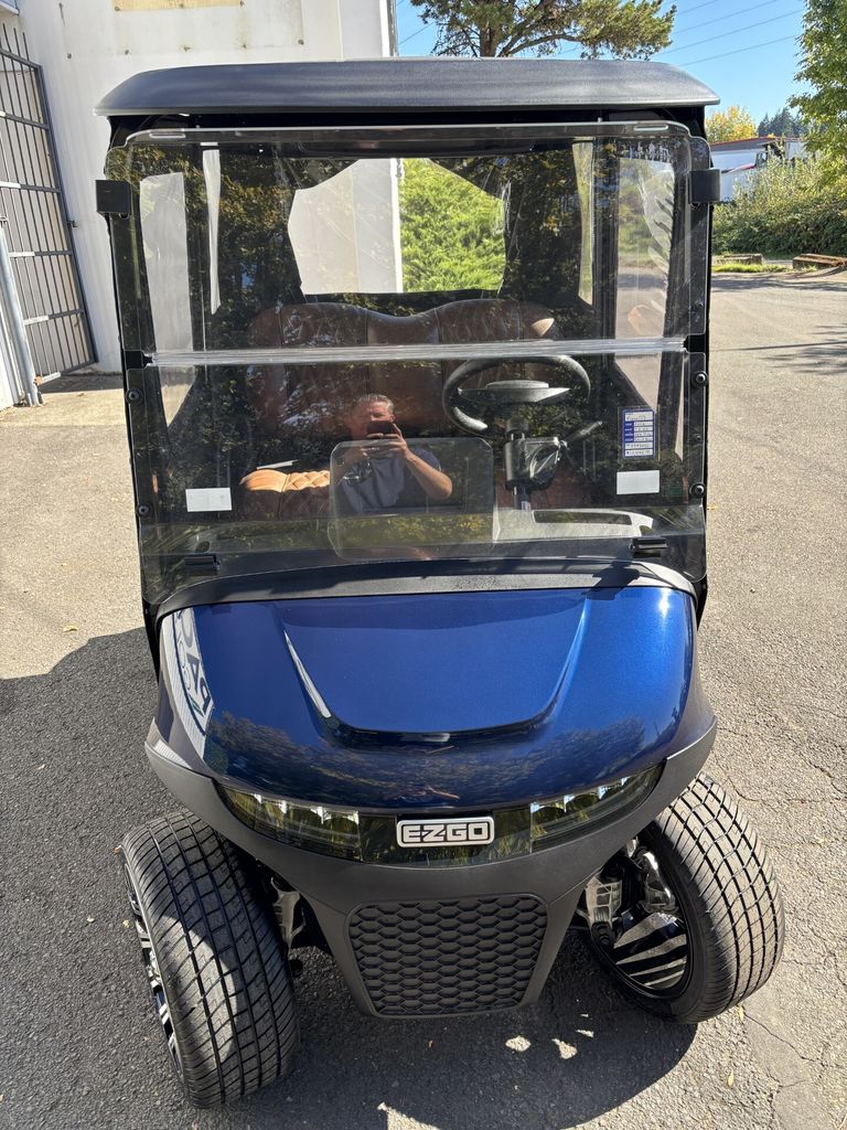 2026 E-Z-GO RXV 2 Freedom Elite Lithium — photo 3
