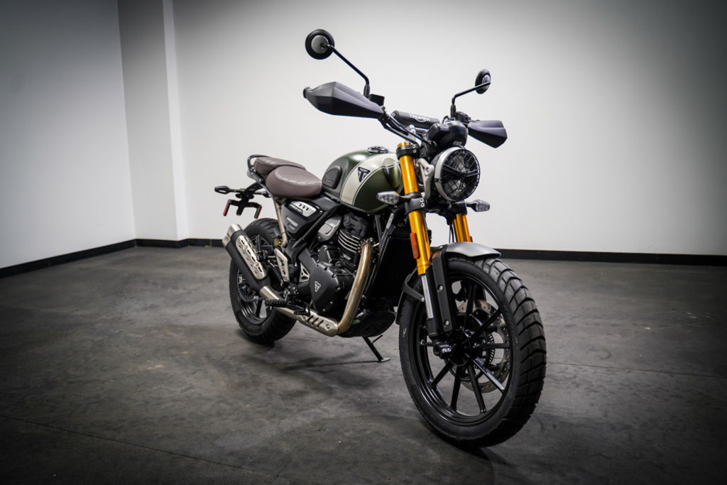 New Triumph Scrambler 400 X Matte Khaki Green/Matte Fusion White 2026