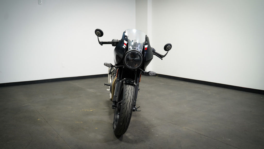 New Triumph Thruxton 400 Phantom Black / Aluminium Silver 2026