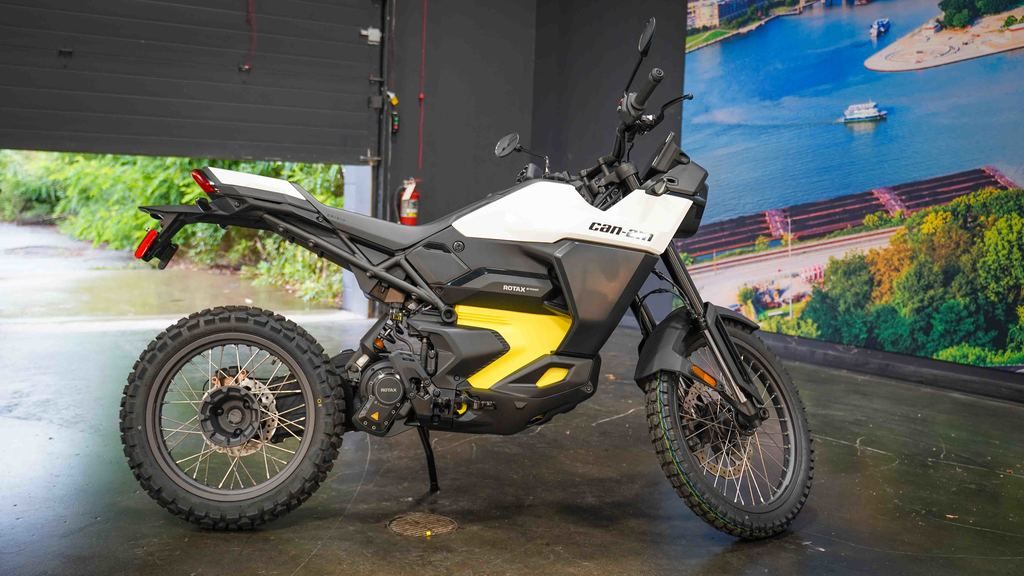 New Can-Am® Origin White 2025