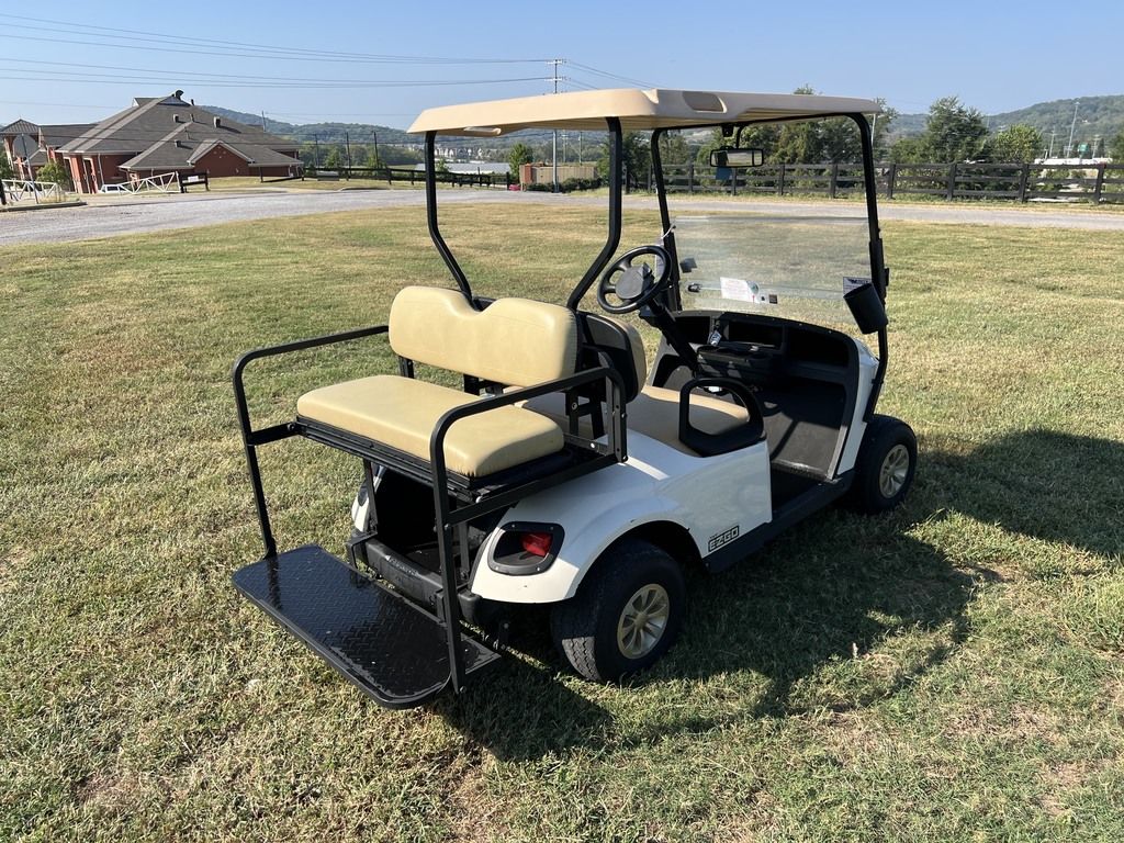 2018 E-Z-GO TXT® Gas — photo 4