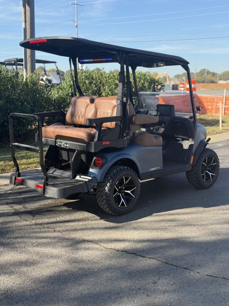 2027 E-Z-GO Liberty 4 XTL ELiTE Lithium Powertrain — photo 4