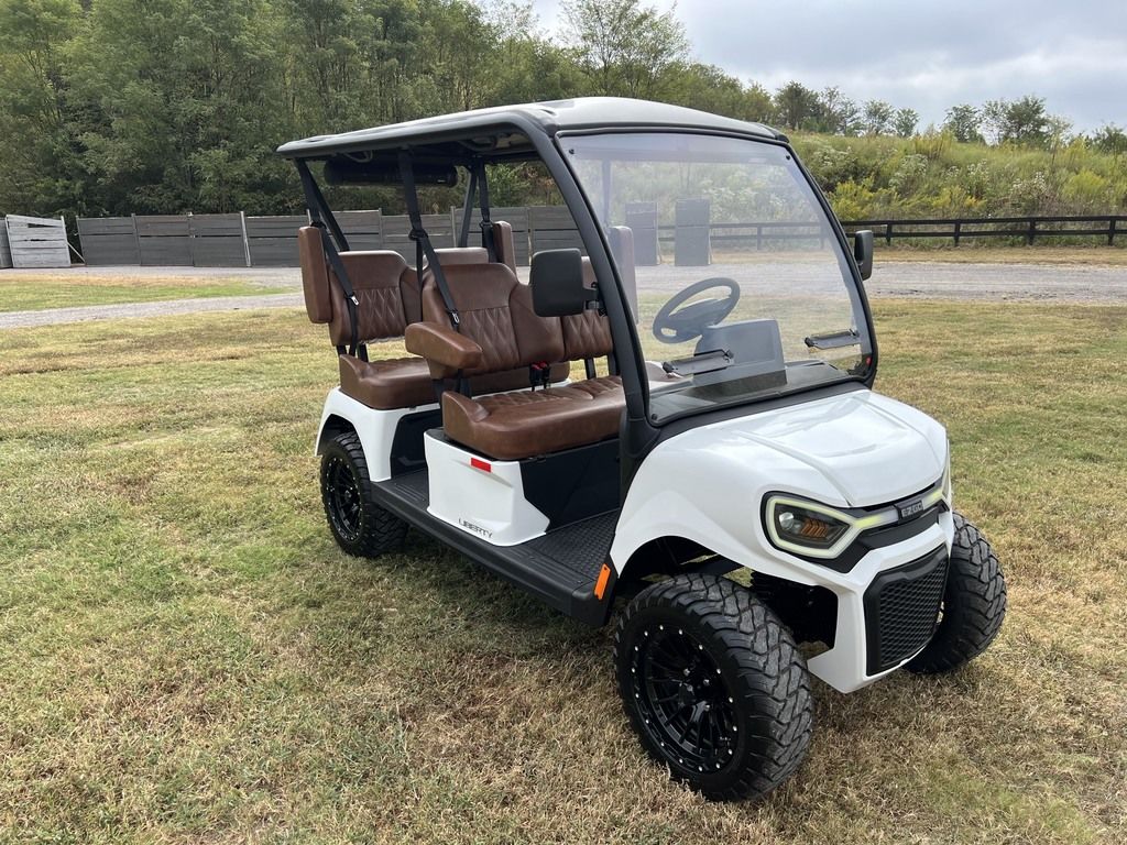 2027 E-Z-GO Liberty 4F XTL ELiTE Lithium Powertrain LSV — photo 7