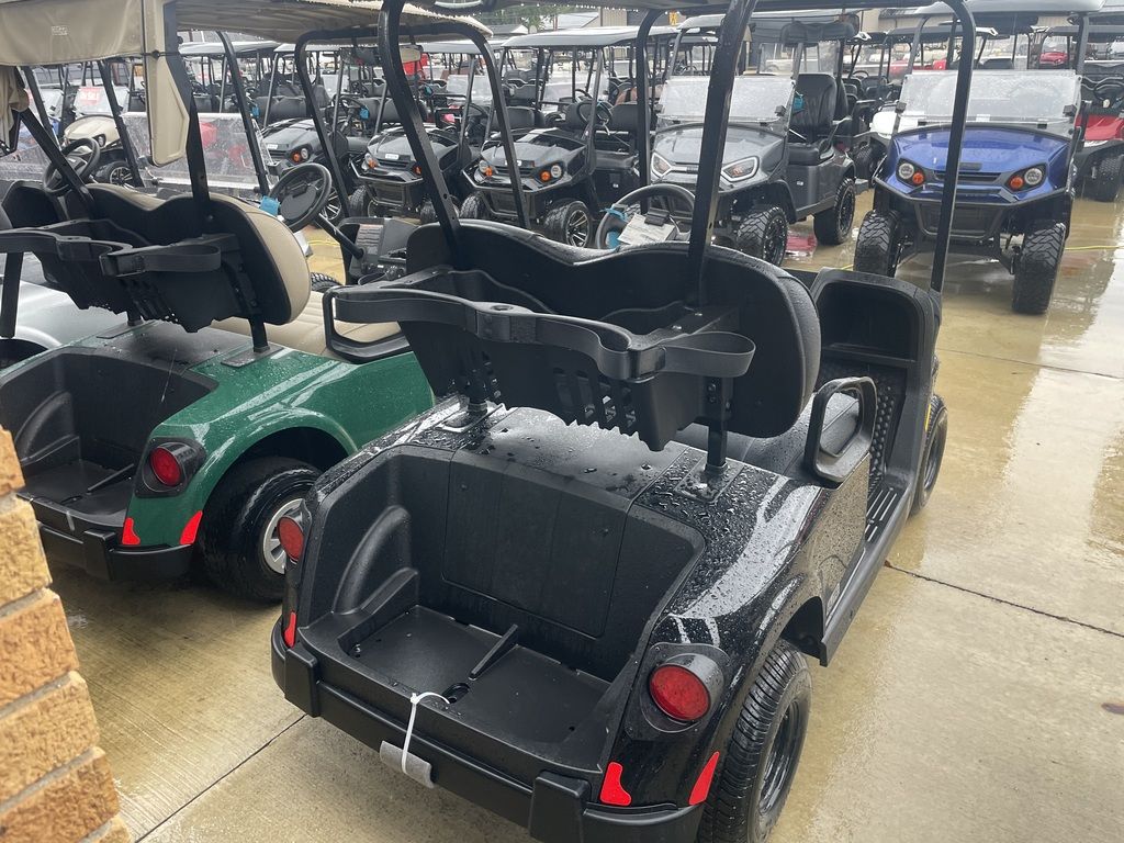 2026 E-Z-GO RXV 2 Freedom Elite Lithium — photo 2