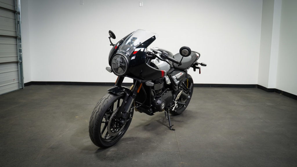 New Triumph Thruxton 400 Phantom Black / Aluminium Silver 2026