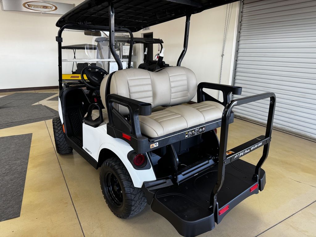 2027 E-Z-GO Liberty 4 X ELiTE Lithium Powertrain — photo 4