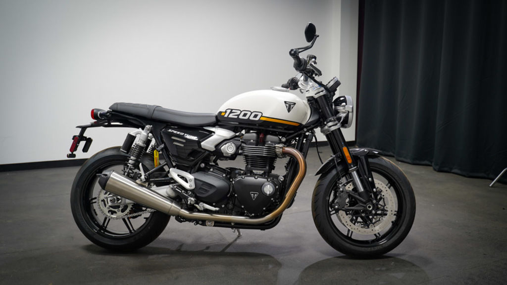 New Triumph Speed Twin 1200 Crystal White/Sapphire Black 2026