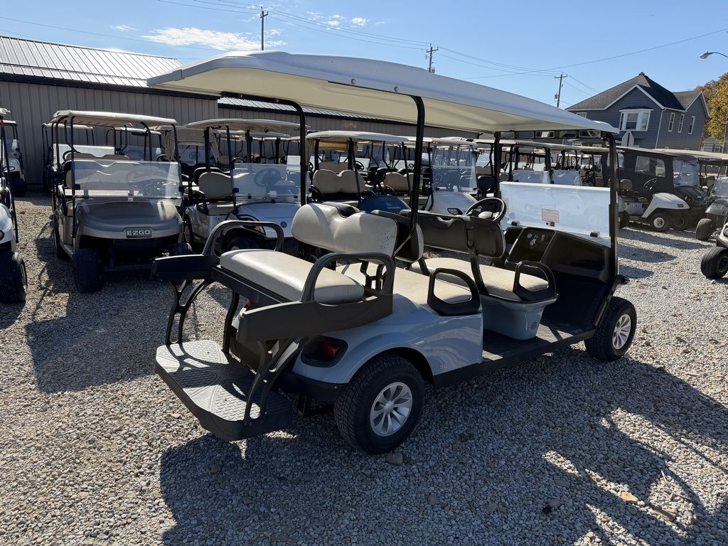 2021 E-Z-GO Express S6 Gas — photo 3