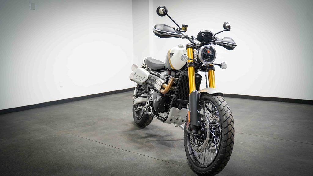 New Triumph Scrambler 1200 XE Matte khaki green 2026