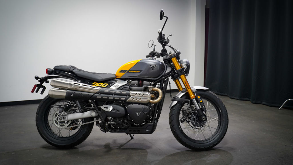 New Triumph Scrambler 900 Mineral grey 2026