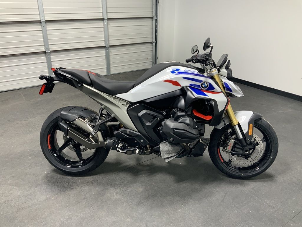 New BMW R 1300 R Performance 2026