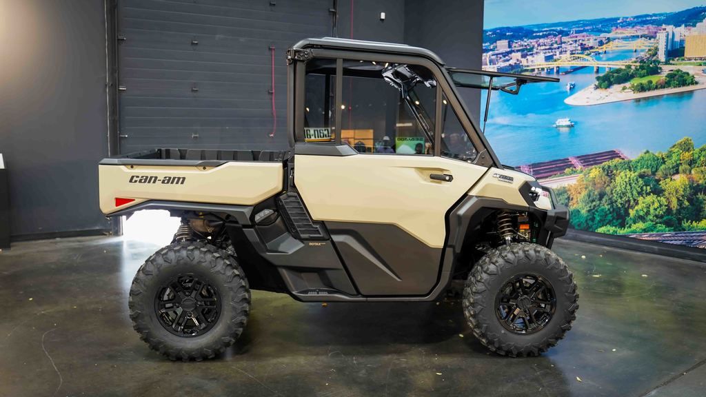 New Can-Am® Defender Limited HD11 Desert Tan & Carbon Black 2026
