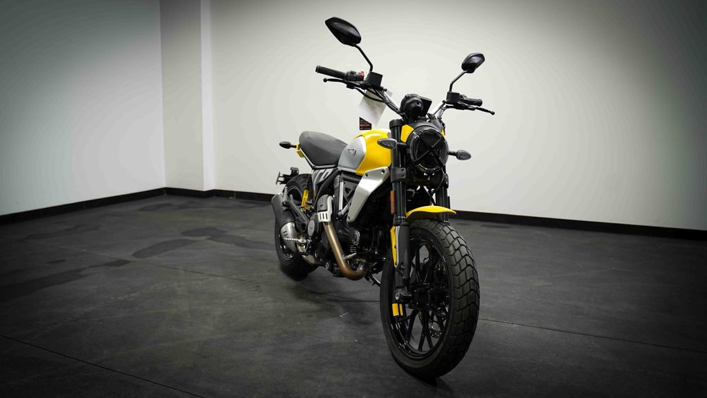 New Ducati Scrambler Icon 62 Yellow 2025