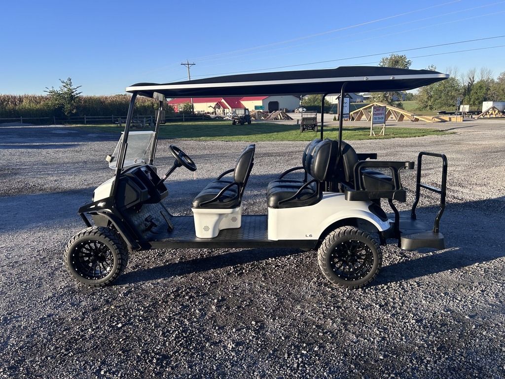2024 E-Z-GO Express L6 Gas — photo 3
