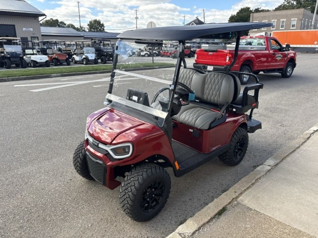 2027 E-Z-GO Liberty 4 XT 13.5-hp Gas Powertrain — photo 2