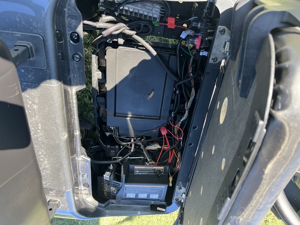 2021 E-Z-GO RXV® ELiTE CPO 4 — photo 9