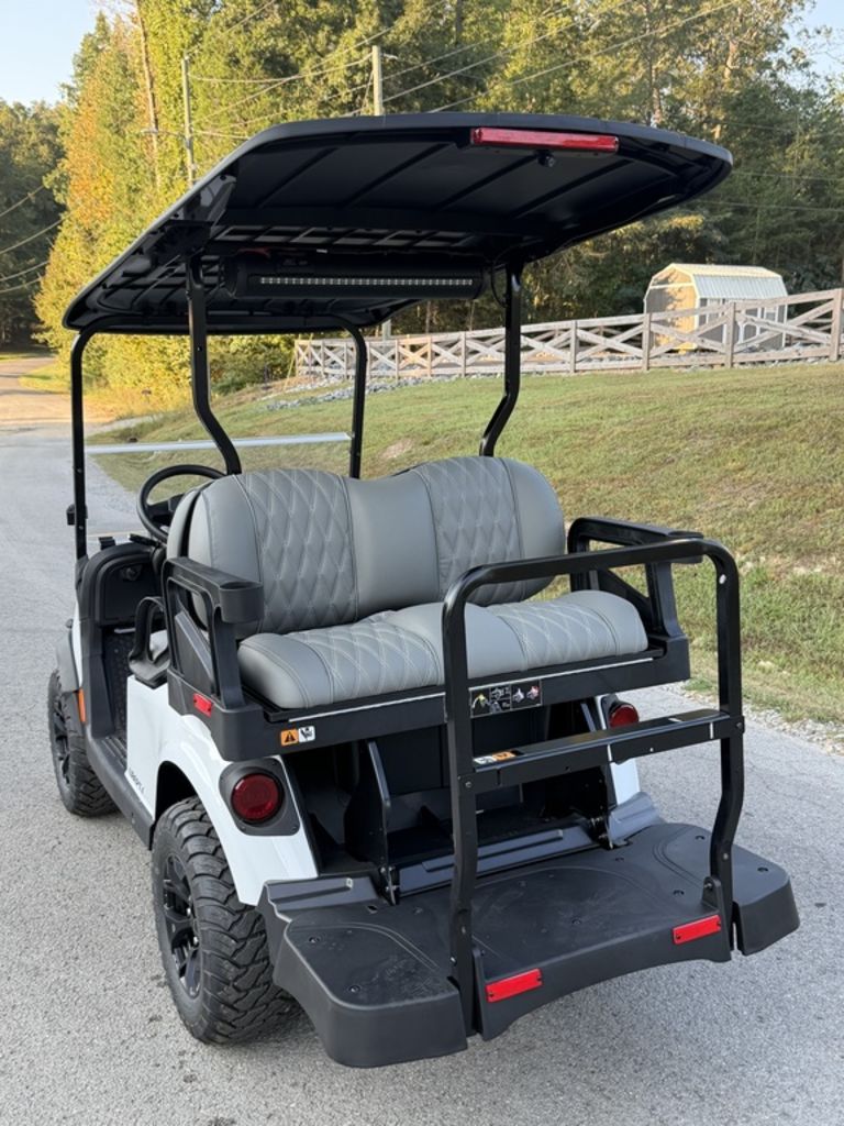 2027 E-Z-GO Liberty 4 XT ELiTE Lithium Powertrain — photo 4