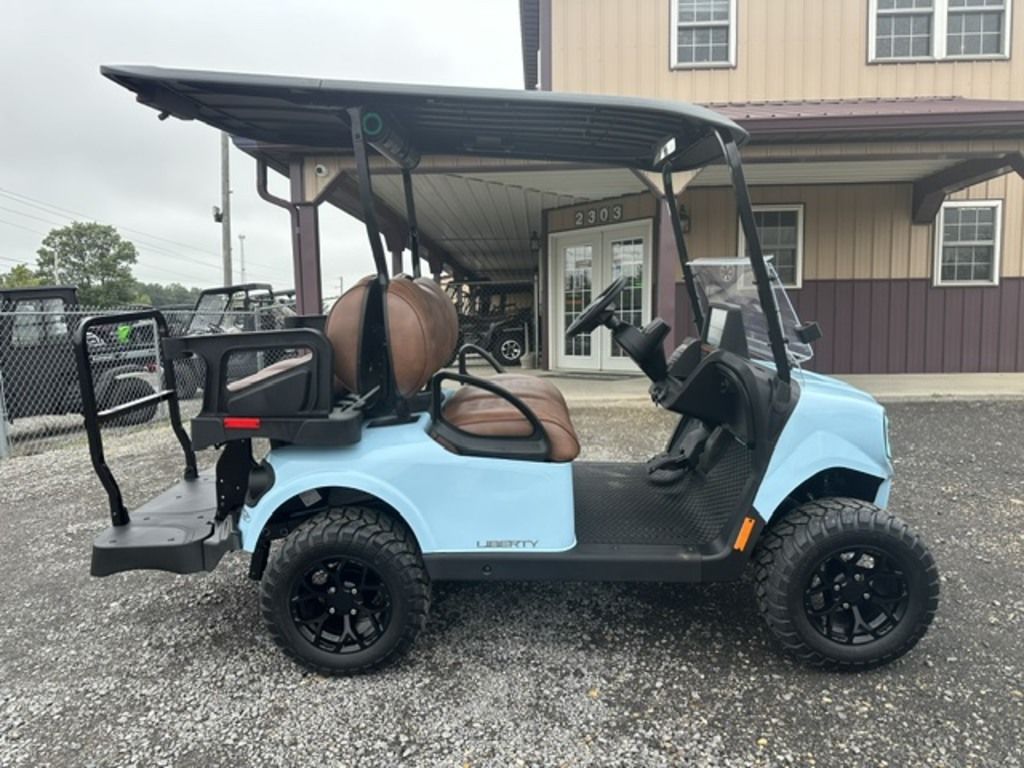 2027 E-Z-GO Liberty 4 XT 13.5-hp Gas Powertrain — photo 4