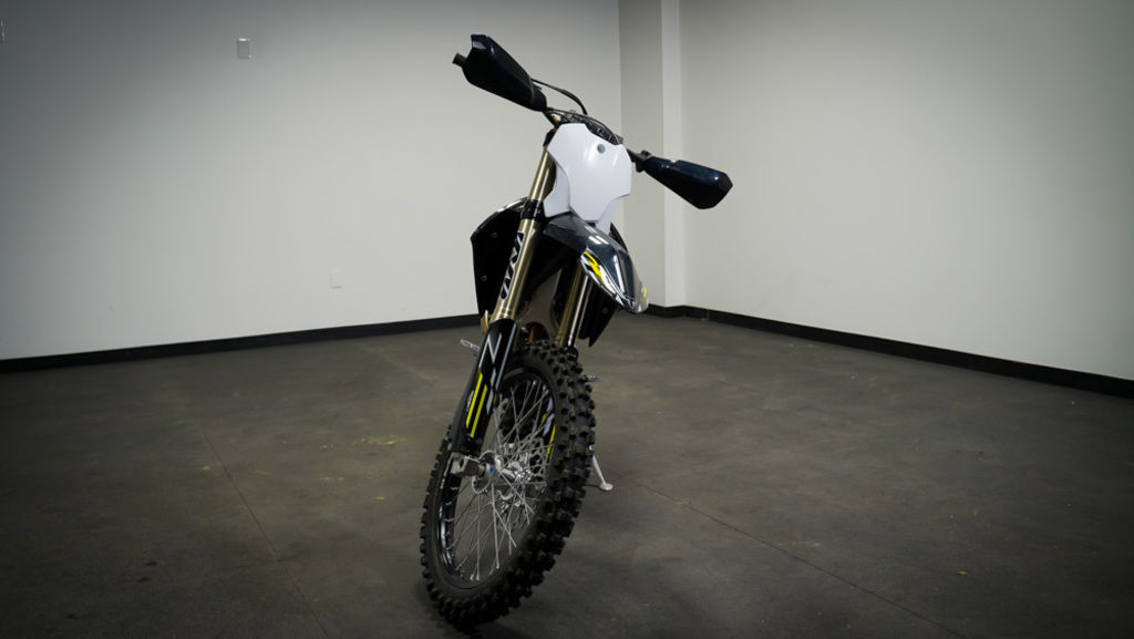 New Triumph TF 450-C Jet black/ Pure white 2026
