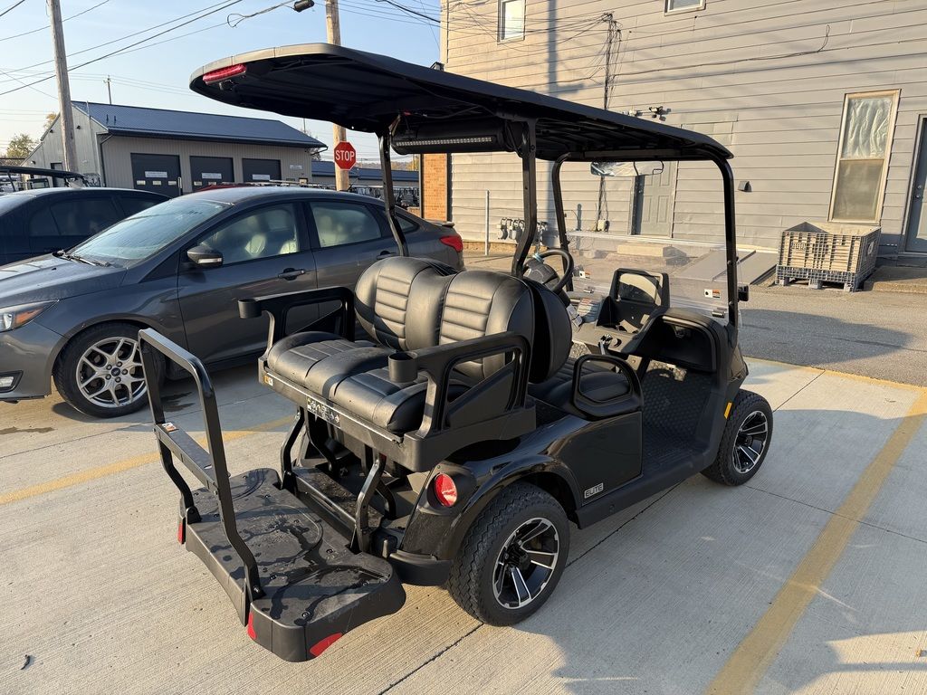 2026 E-Z-GO RXV 4 Touring ST Elite Lithium — photo 3