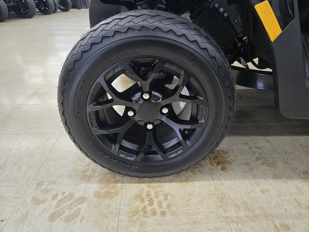 2027 E-Z-GO RXV 2 Valor S 13.5-hp Gas — photo 5
