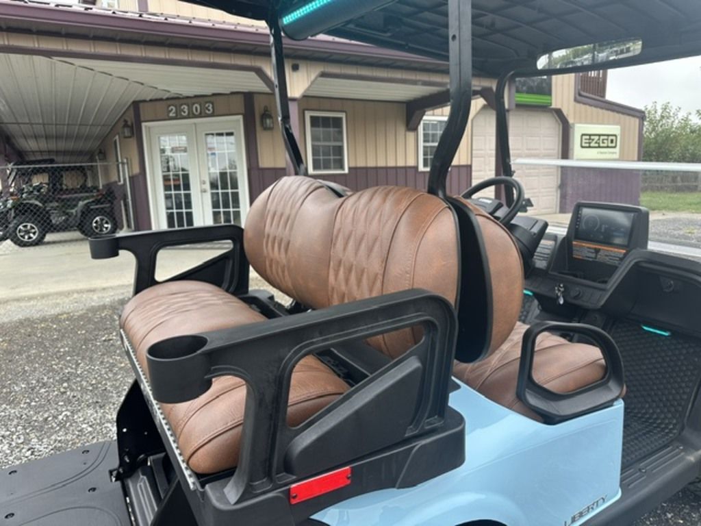 2027 E-Z-GO Liberty 4 XT 13.5-hp Gas Powertrain — photo 5