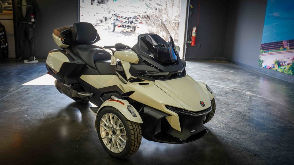 New Can-Am® Spyder RT Limited Platine 2026