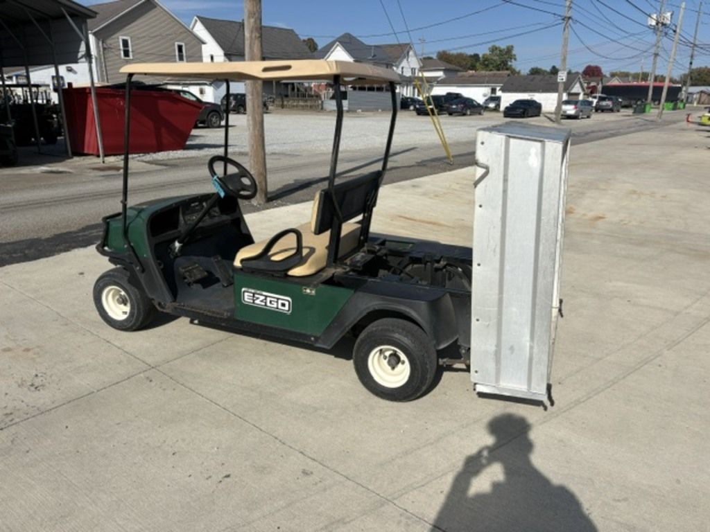 2011 E-Z-GO MPT1200 Gas — photo 3