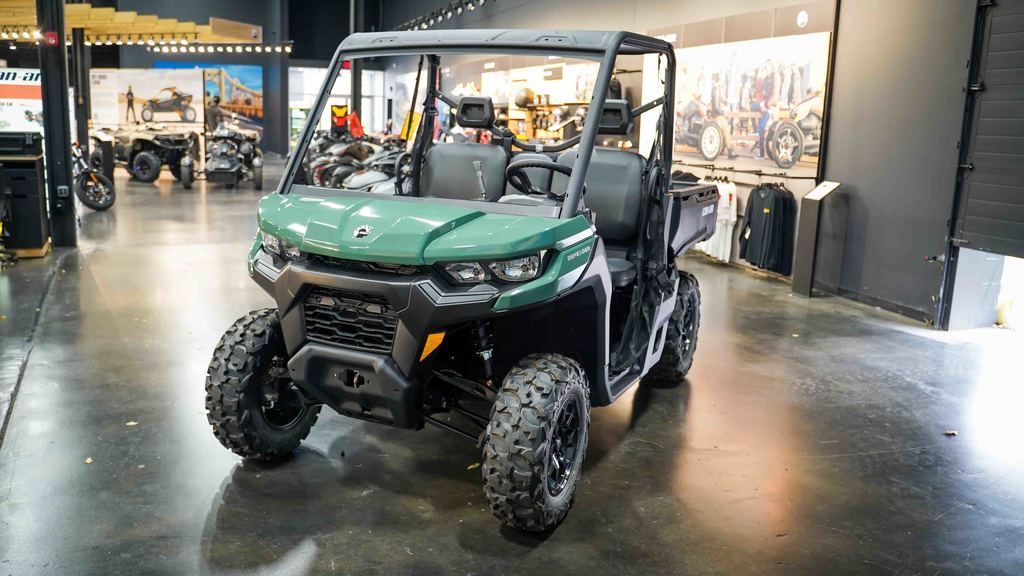 New Can-Am® Defender DPS HD7 Compass Green 2026