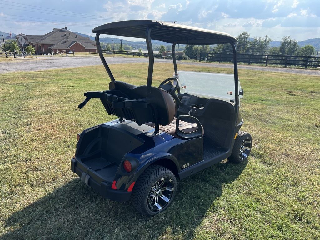 2026 E-Z-GO RXV 2 Freedom Elite Lithium — photo 5